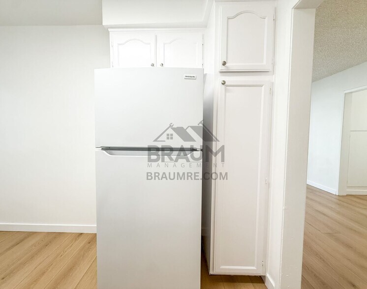 Building Photo - 5433 Sepulveda Blvd