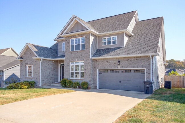 Building Photo - HUGE house in Farmington