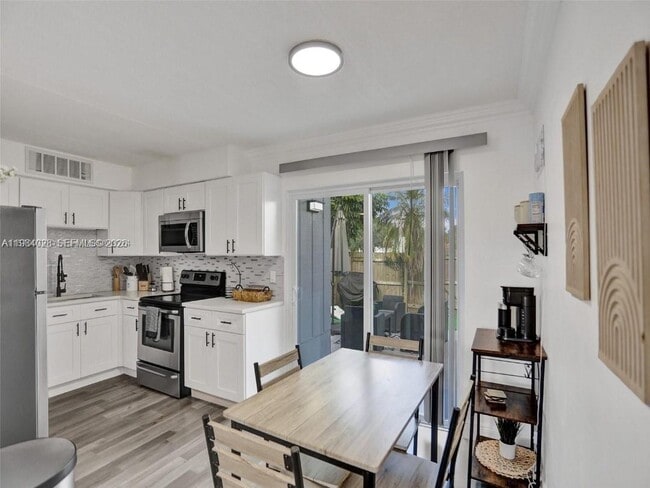 Building Photo - 3603 Townhouse Ct