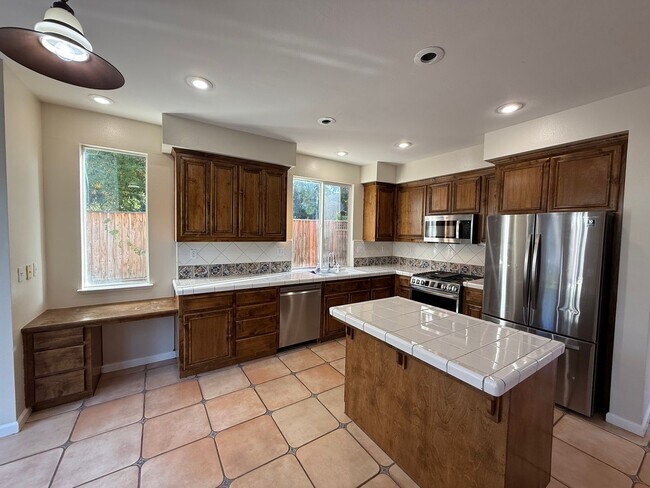 Building Photo - 5 bedrooms located in Redbridge Gated Community!