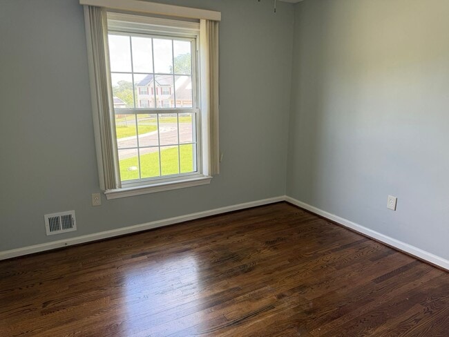 Building Photo - 13100 Cabinwood Dr