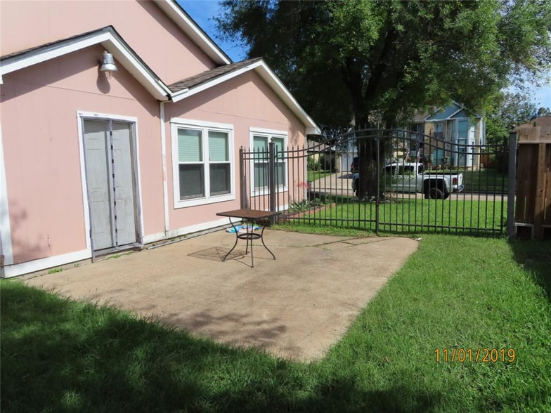 Building Photo - 1411 Warwick Walk Ln