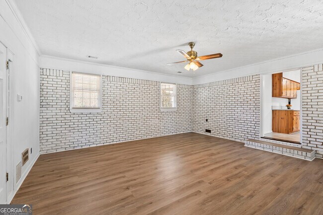 Building Photo - 4205 S Hurt Rd SW