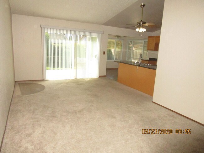 Building Photo - Nice Floorplan, Cute Yards - 4 Bedroom/2 B...