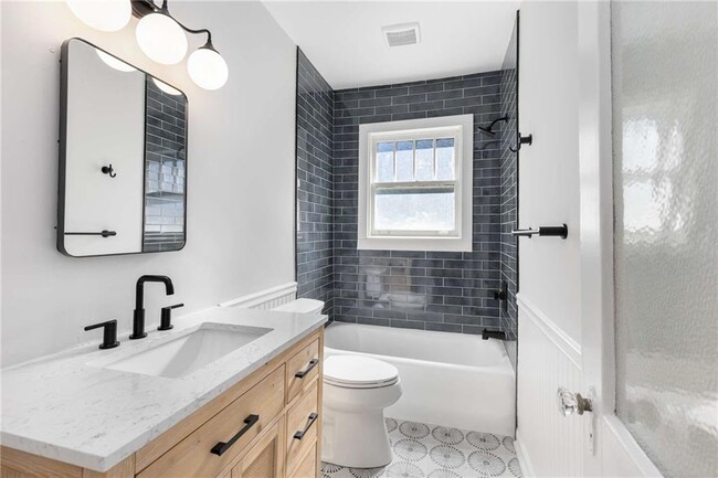 Building Photo - 216 Haralson Ave NE