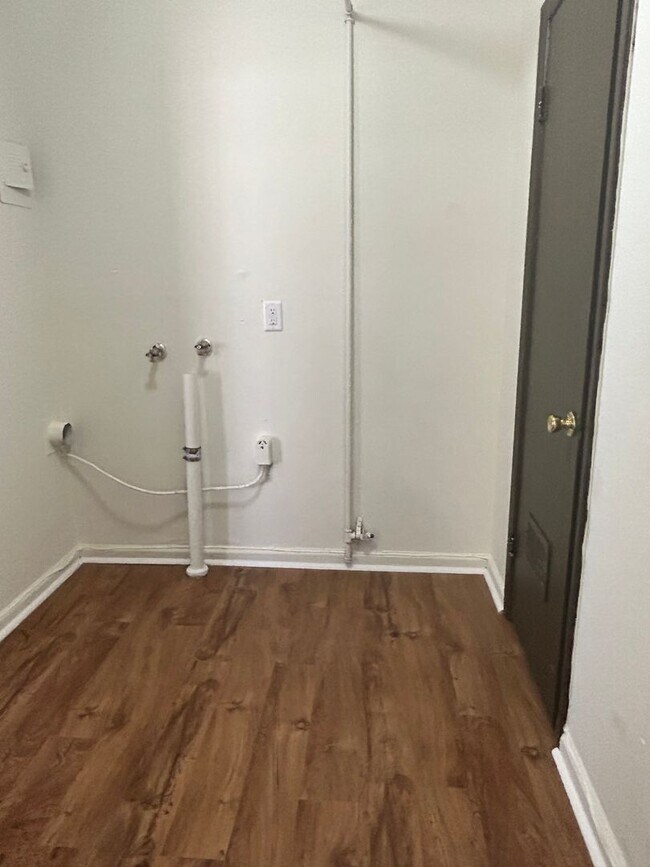 Building Photo - 3362 SW Brendan Ave