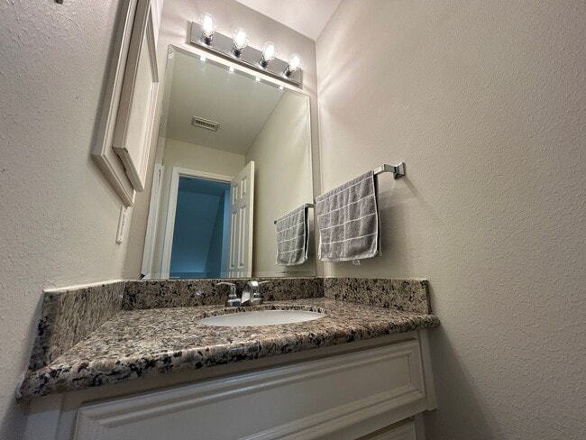 Building Photo - 2030 Bailey St