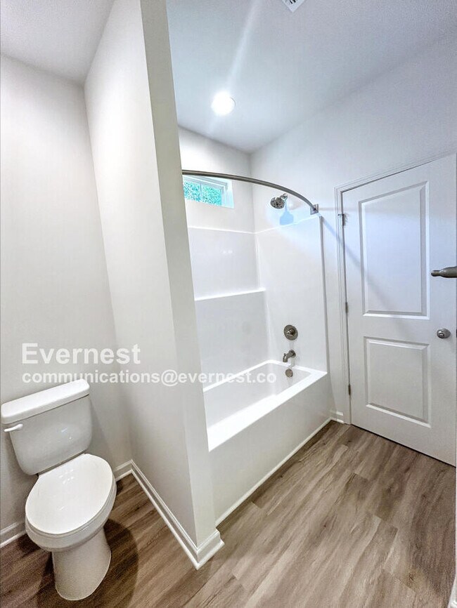 Building Photo - Modern Comfort: 3 Bed, 2 Bath Home with Attached Garage and Appliances | Pet Friendly | Available...