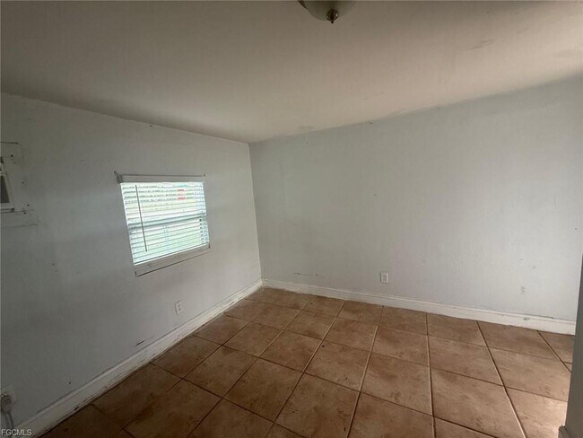 Building Photo - 1665 Henderson Ave