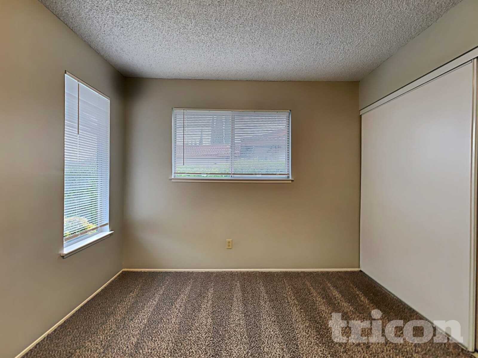 Building Photo - 1213 Essex Dr