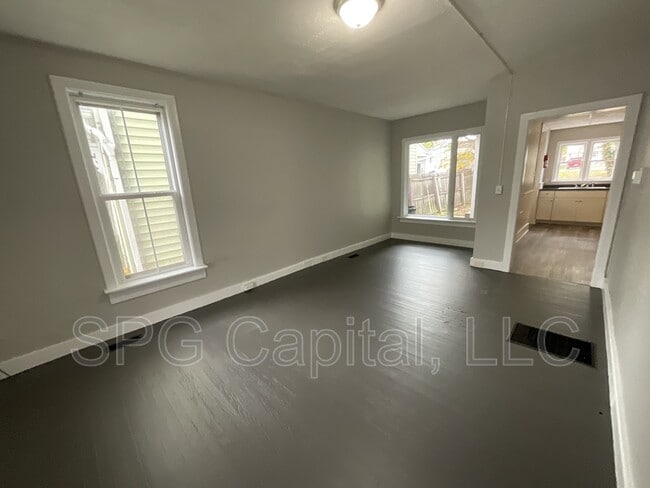 Building Photo - 212 E Orange St