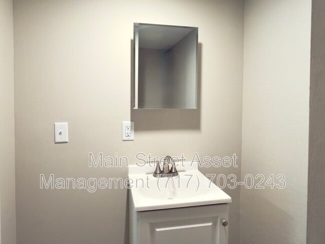 Building Photo - 30 S Wolf St