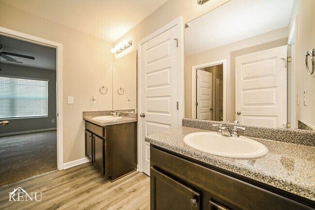 Building Photo - 2360 Cornell Cir