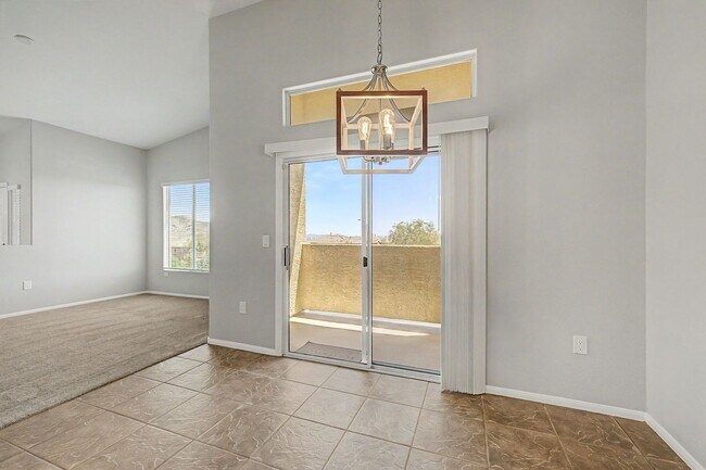 Building Photo - 2 BEDROOM CONDO WITH MOUNTAIN VIEWS!