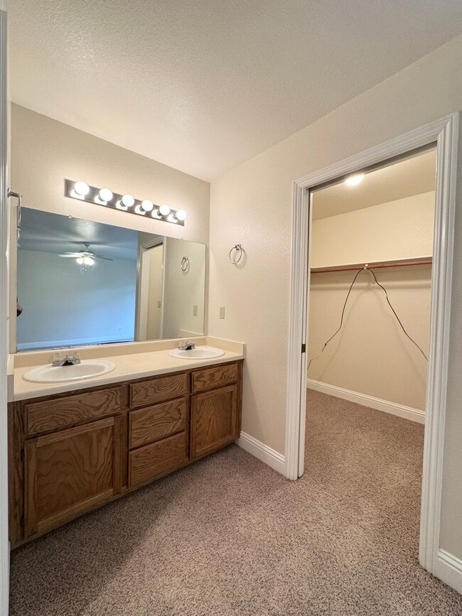 Building Photo - 4 Bedroom in Candlewood Subdivision