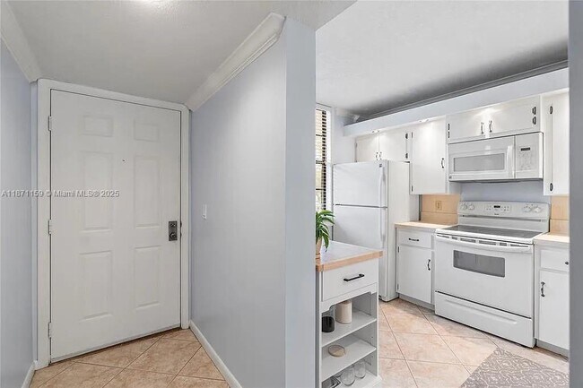 Building Photo - 1707 Whitehall Dr