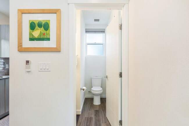 Building Photo - 9413A Roosevelt Way NE