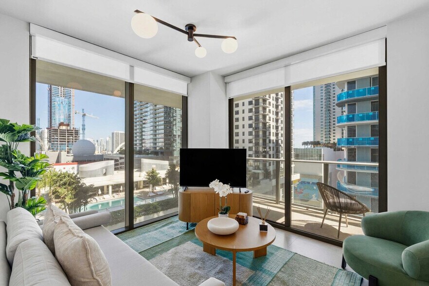 Building Photo - 11 NE 6th St