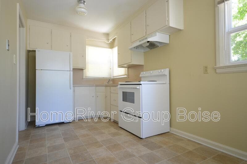 Building Photo - 207 Beach St