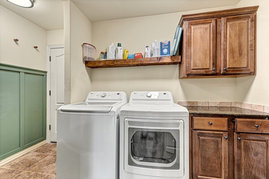 Building Photo - 3400 SW Briar Creek Ave