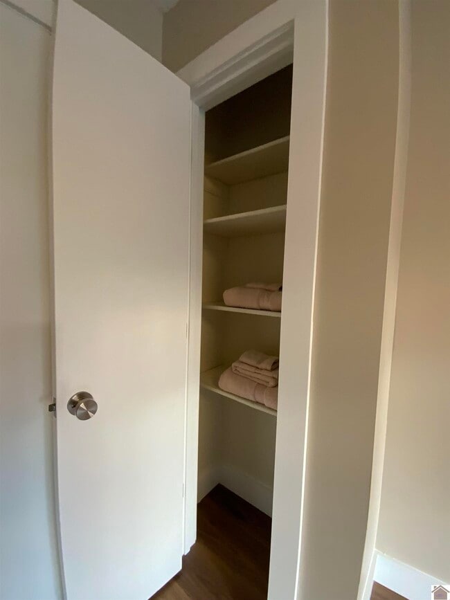 Building Photo - 200 N 31st St