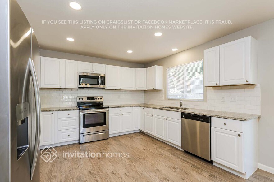 Building Photo - 8495 Bluegrass Cir