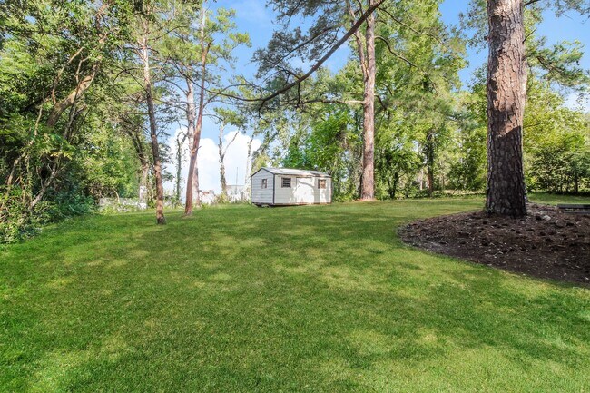 Building Photo - 2813 Dubard St