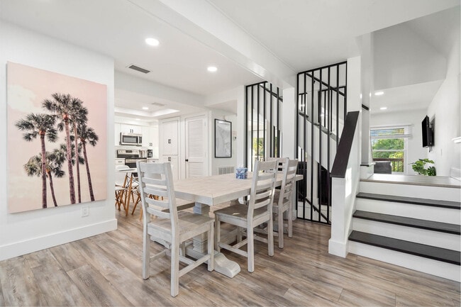 Building Photo - 113 4th Ave