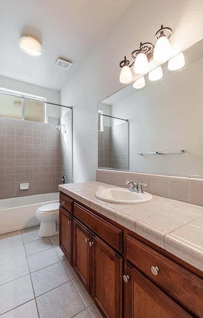 Building Photo - Immaculate Clovis Home! Stylish Updates + ...