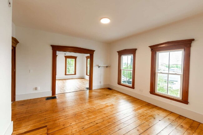 Building Photo - Walk to Downtown Norway from This Bright, Beautifully Renovated First-Floor Apartment