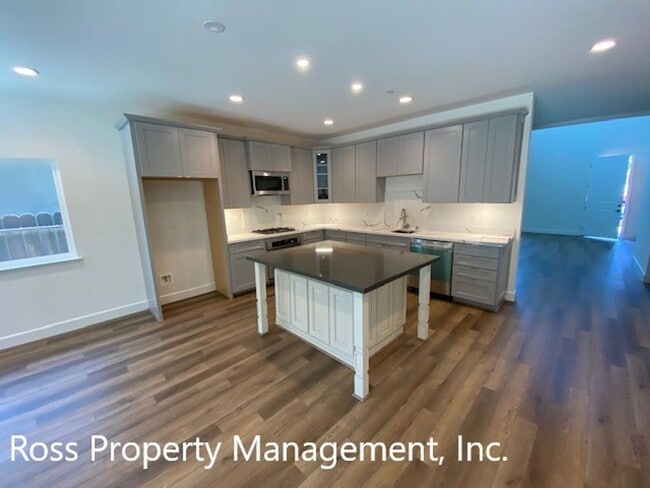 Building Photo - Immaculately Two Story Home Ready for Imme...