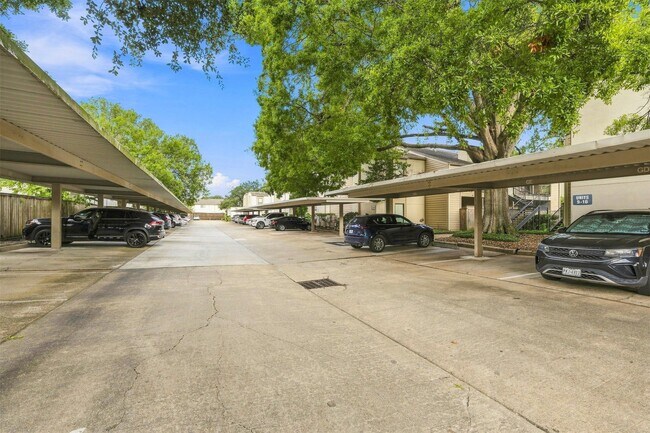 Building Photo - 1100 Augusta Dr