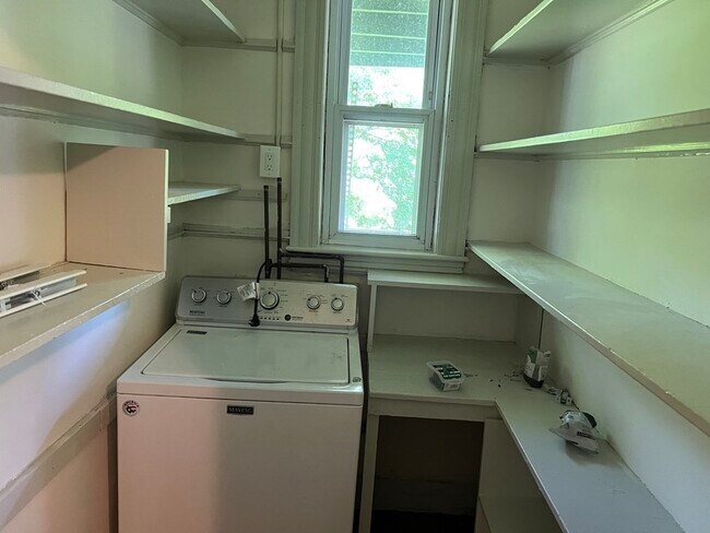 Building Photo - 28 Pinedale Rd