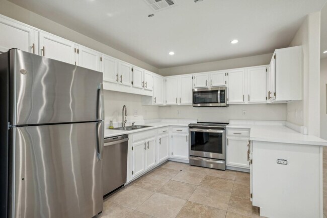 Building Photo - 15050 N Thompson Peak Pkwy