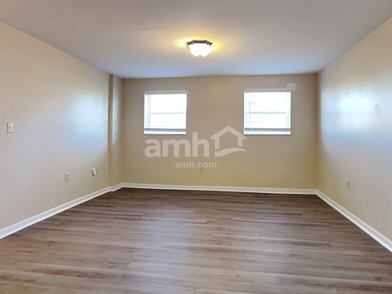 Building Photo - 103 Carrie Way