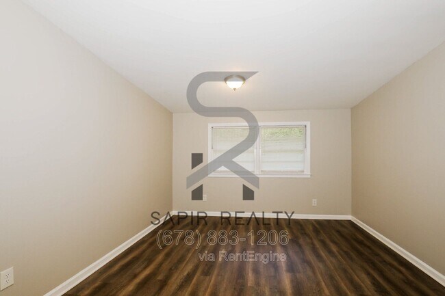 Building Photo - 1055 Pine St NE