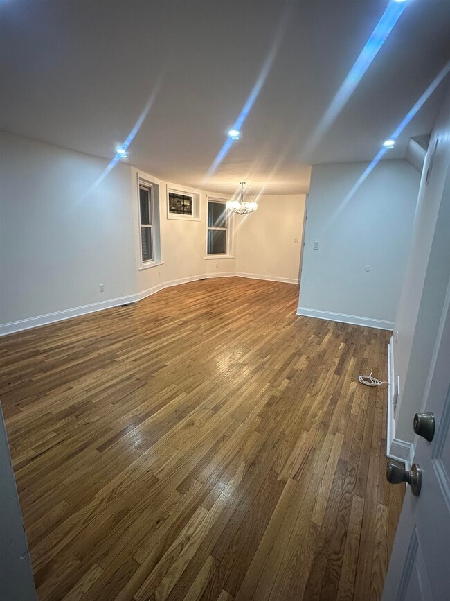 Building Photo - 192 Fairview Ave