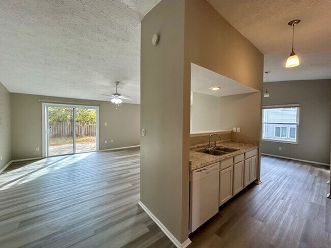 Building Photo - 3 BEDROOM 2 BATHROOM RANCH STYLE HOME IN PIKE!