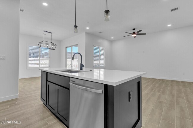 Building Photo - 15233 Expectation Ave