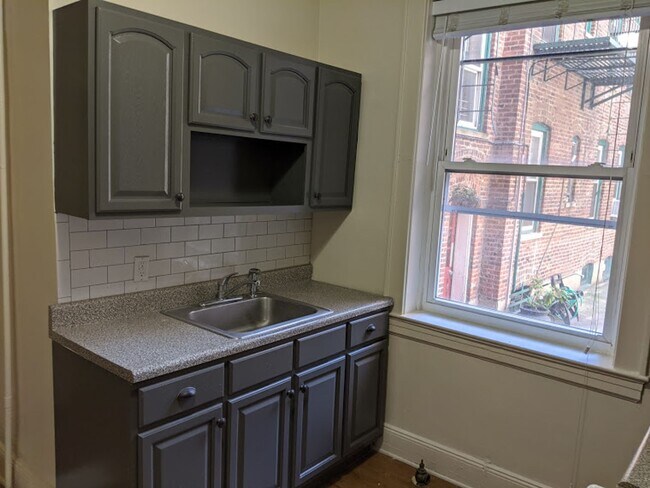 Building Photo - Welcome to Dodd Street  Apartments     Comfortable Living in a Convenient Location