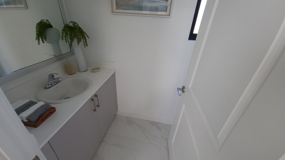 Building Photo - 441 E 23rd St