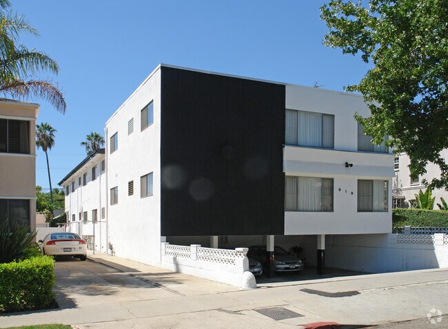 Building Photo (Side View) - 819 N Edinburgh Ave