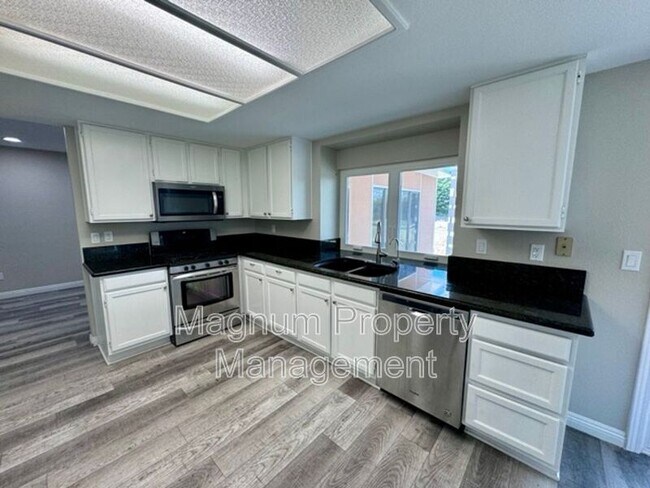 Building Photo - 39739 Creative Dr