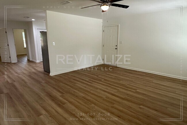 Building Photo - **OPEN HOUSE 08/17 1-3PM** 4 Bed/2 Bath Ho...