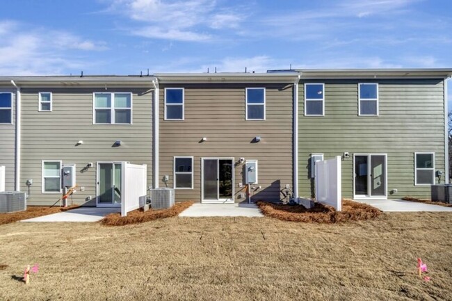 Building Photo - Charming 3BR Townhome in Monroe