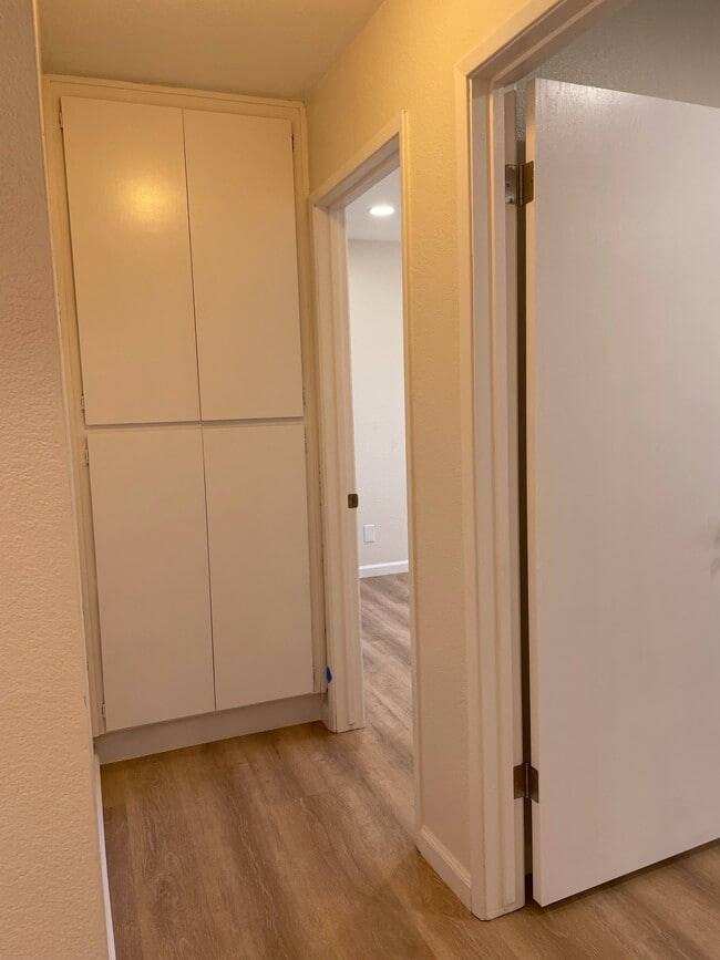 Building Photo - 1705 Darby Ln