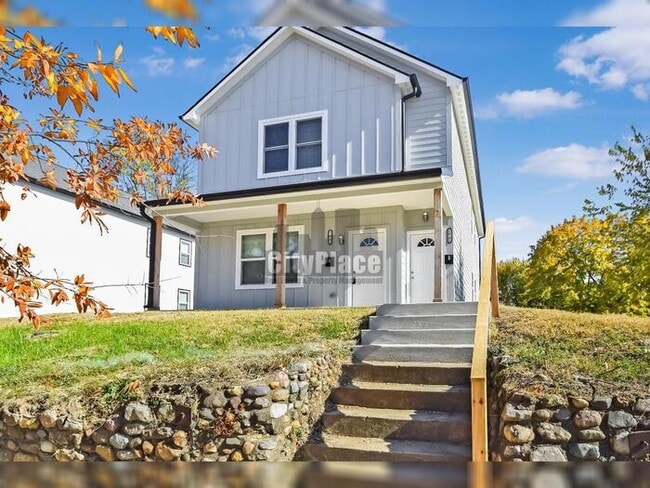 Building Photo - 2801 E Riverside Dr