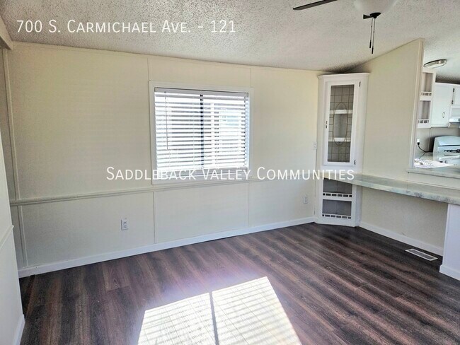 Building Photo - 700 S Carmichael Ave