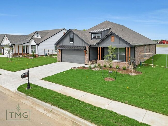 Building Photo - New Listing! Enclave at Parker Village!