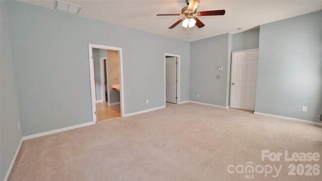 Building Photo - 6860 Lakecrest Ct
